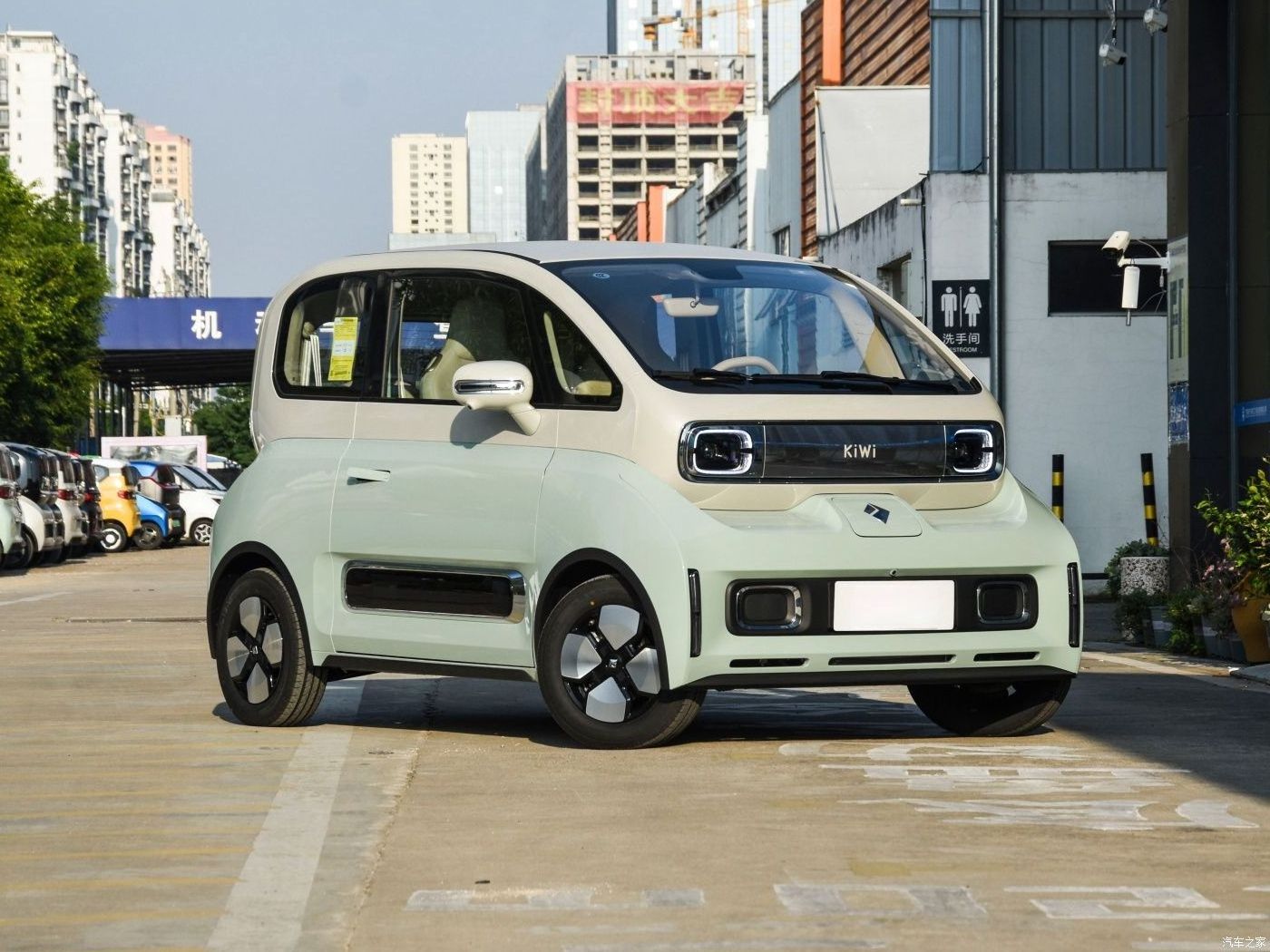 Baojun Kiwi Ev Small Used Electric Car With 3-door 4-seat Hatchback Body Structure New Energy Vehicle For Sale