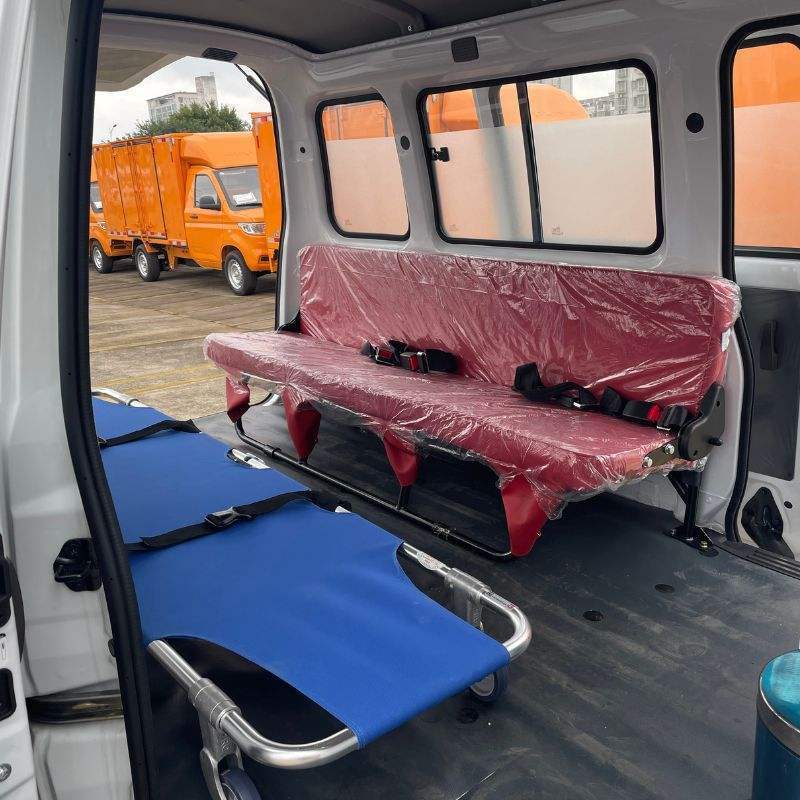 High Quality Multi-functional Emergency Rescue Vehicle Transit Monitoring Car Wuling Ambulance for Patient Transfer