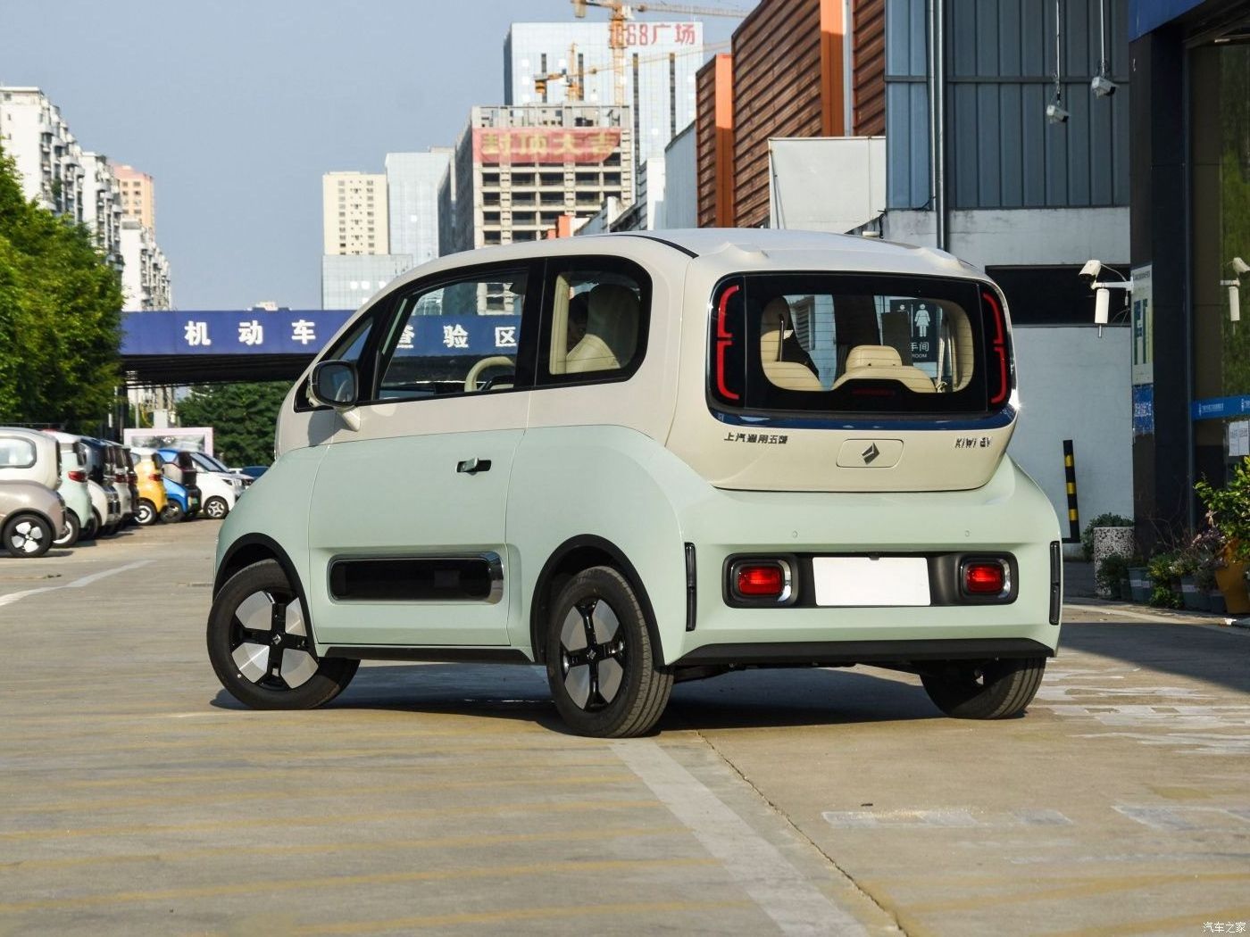 Baojun Kiwi Ev Small Used Electric Car With 3-door 4-seat Hatchback Body Structure New Energy Vehicle For Sale