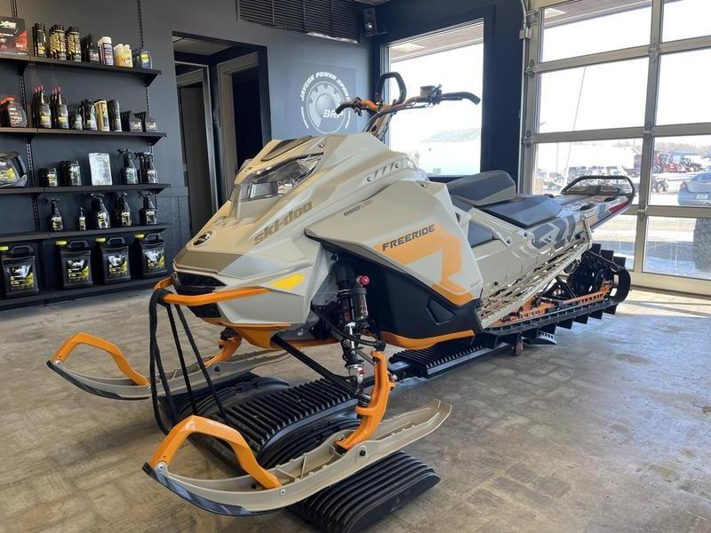 High Quality Brand New 2022 SKI-DOO FREERIDE ROTAX 850 E-TEC ARCTIC DESERT Snowmobile Ski-Doo Deep Snow