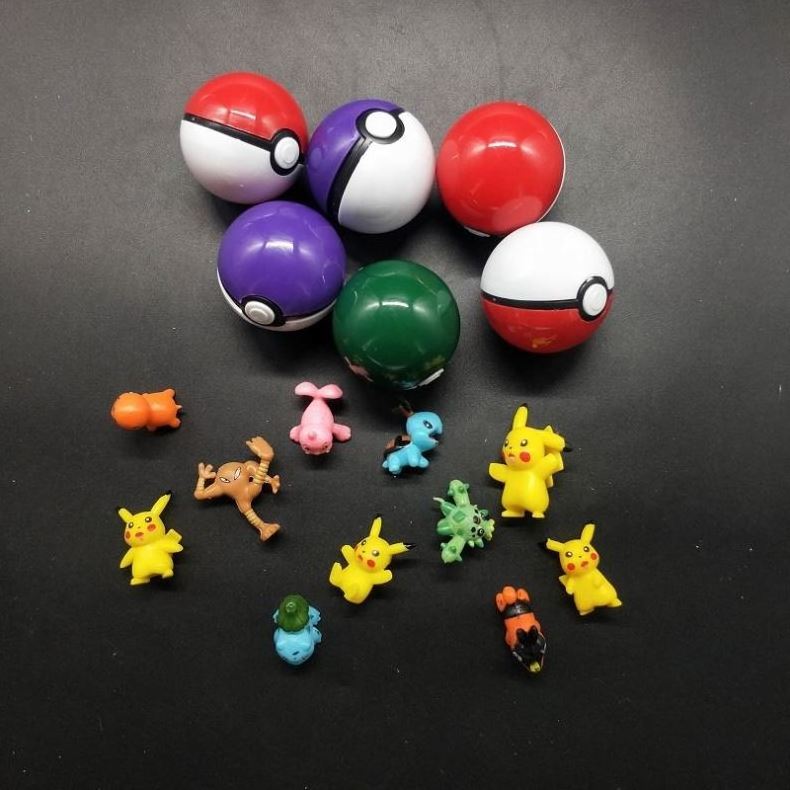 Wholesale Capsule Toys 5 cm Plastic Pikachu Poke mon Ball Cartoon Pokemoned Figure Toy Inside For Vending Machine