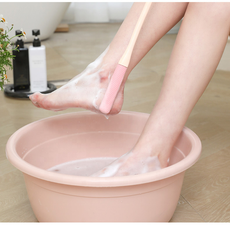 Wholesale Convenient Clean and Hygienic Long Handle Clean Dirt Between Toes Foot Care Tool Foot Clean Brush