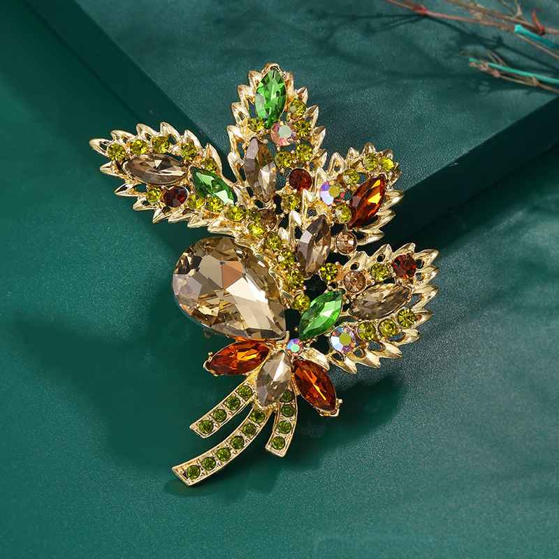 New Design Sense Crystal Flower Brooch Alloy Rhinestone Safety Pin For Women Girl Accessories