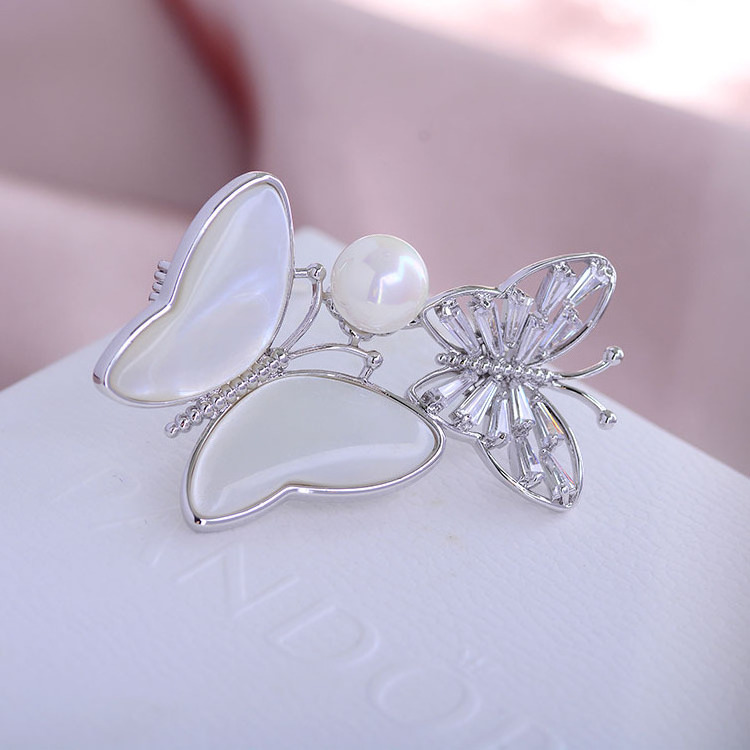 2023 Latest Style Chic Design Butterfly Pearl Brooch Zircon Jewelry Brooches For Wedding Party Gift