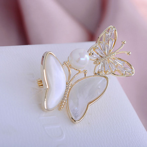 2023 Latest Style Chic Design Butterfly Pearl Brooch Zircon Jewelry Brooches For Wedding Party Gift