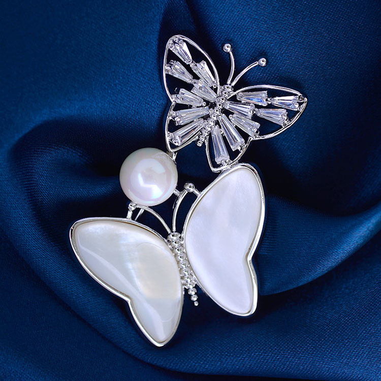 2023 Latest Style Chic Design Butterfly Pearl Brooch Zircon Jewelry Brooches For Wedding Party Gift