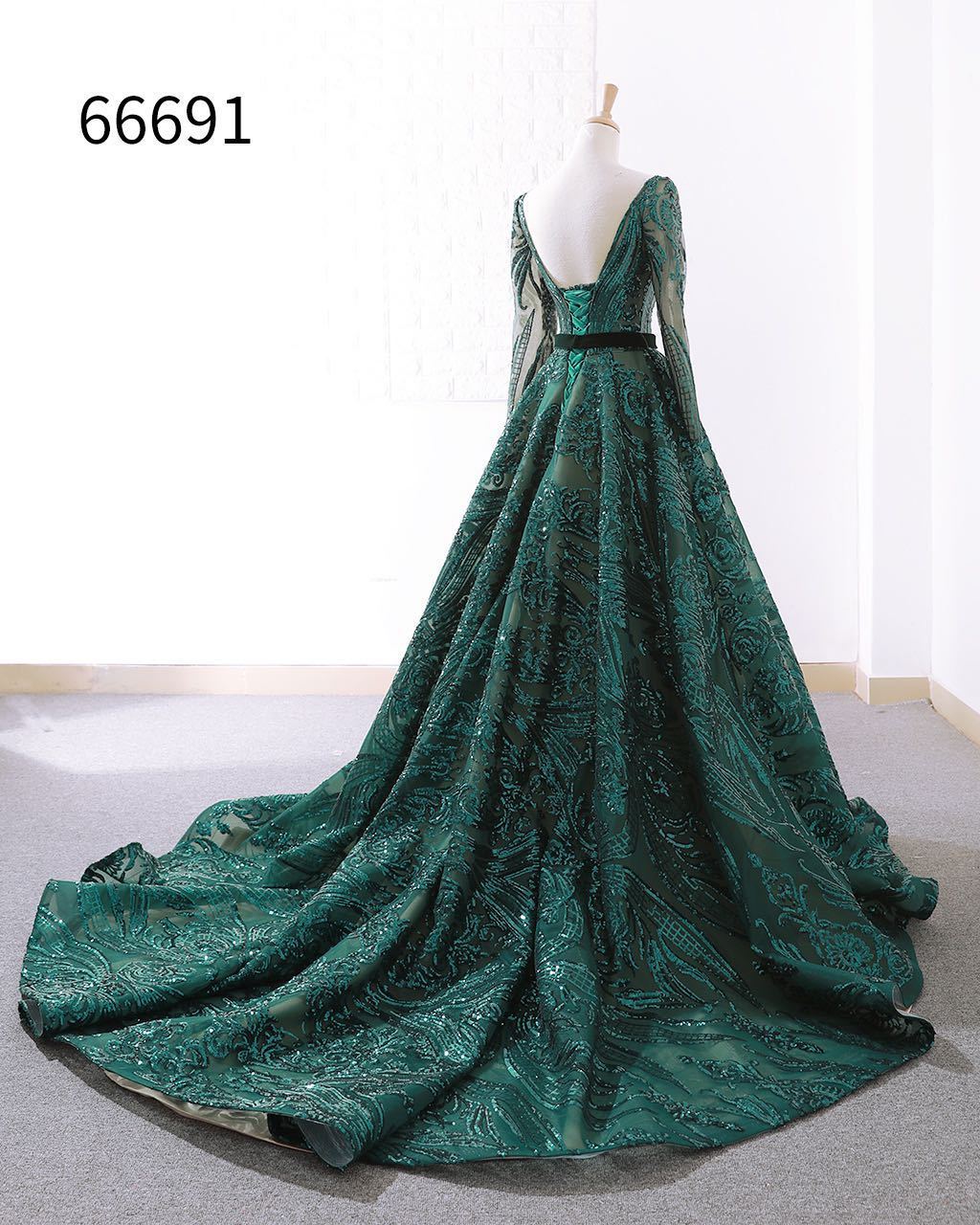 Luxury  sequins lace Green Ball Gown With Long sleeves  Wedding Dresses Bridal Gown Crystal Wedding Dress  For Women