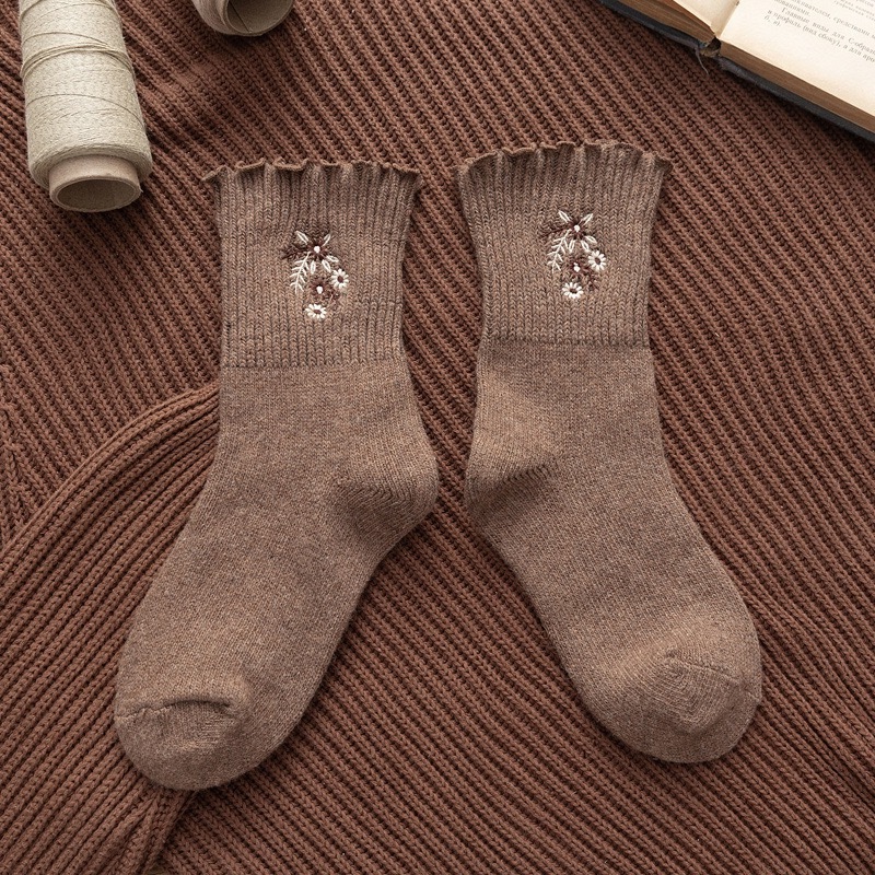 Quentin custom crew embroidery knitted socks high quality low moq custom good quality socks own logo embroidered unisex grip