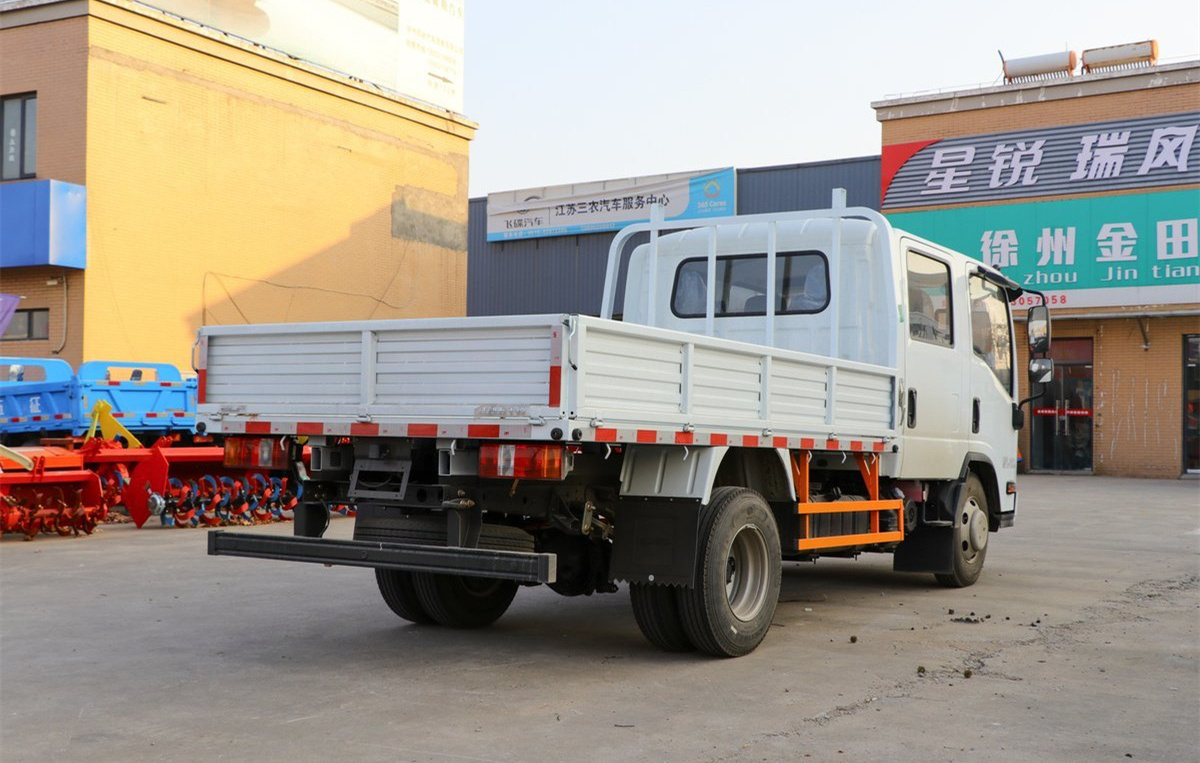 Isuzu EC5 Mini Cargo Truck Diesel Engine 116hp Isuzu Double Cabin Light Cargo Truck for Sale