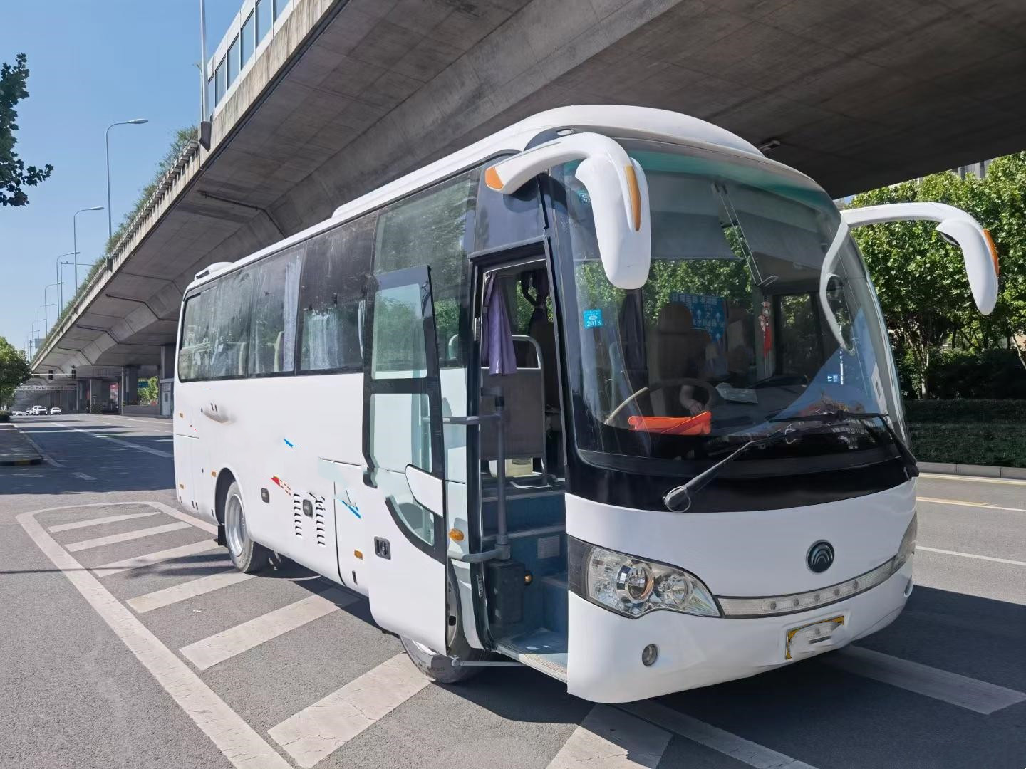 Min Bus Used Zk5110 Sealed Windows Yutong Coach 22 Passenger Bus For Sale