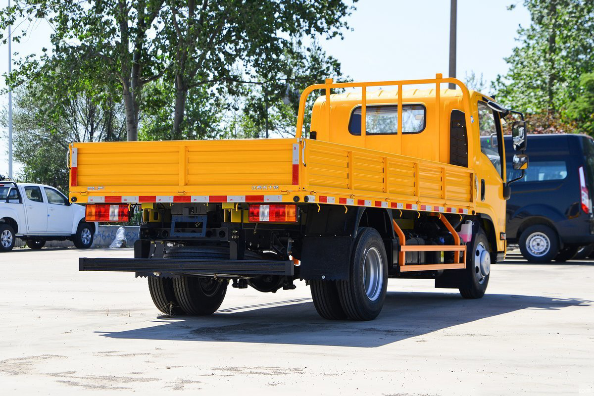 Low Price Isuzu Mini Cargo truck 4x2 3 ton Single Cab Lorry Light Truck 5 tons for sale