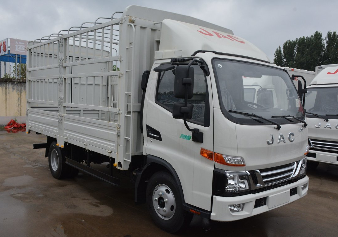 China Brand JAC Light Cargo Truck 4x2 130hp Lorry Fence Truck Euro VI Diesel Engine for Sale