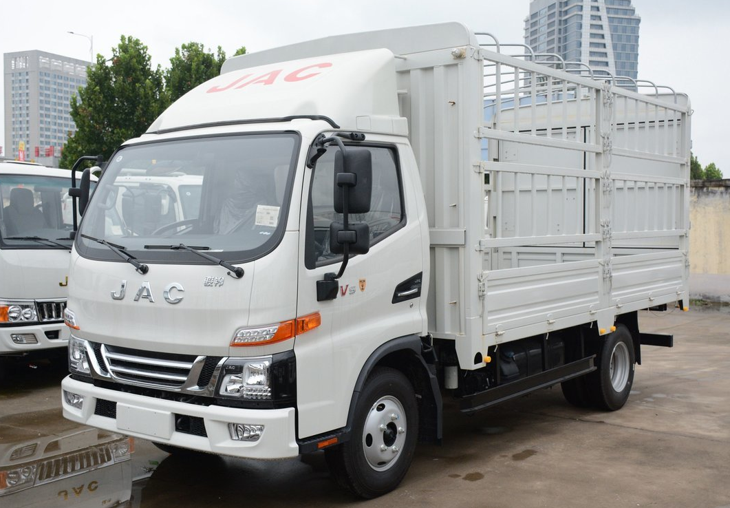 China Brand JAC Light Cargo Truck 4x2 130hp Lorry Fence Truck Euro VI Diesel Engine for Sale