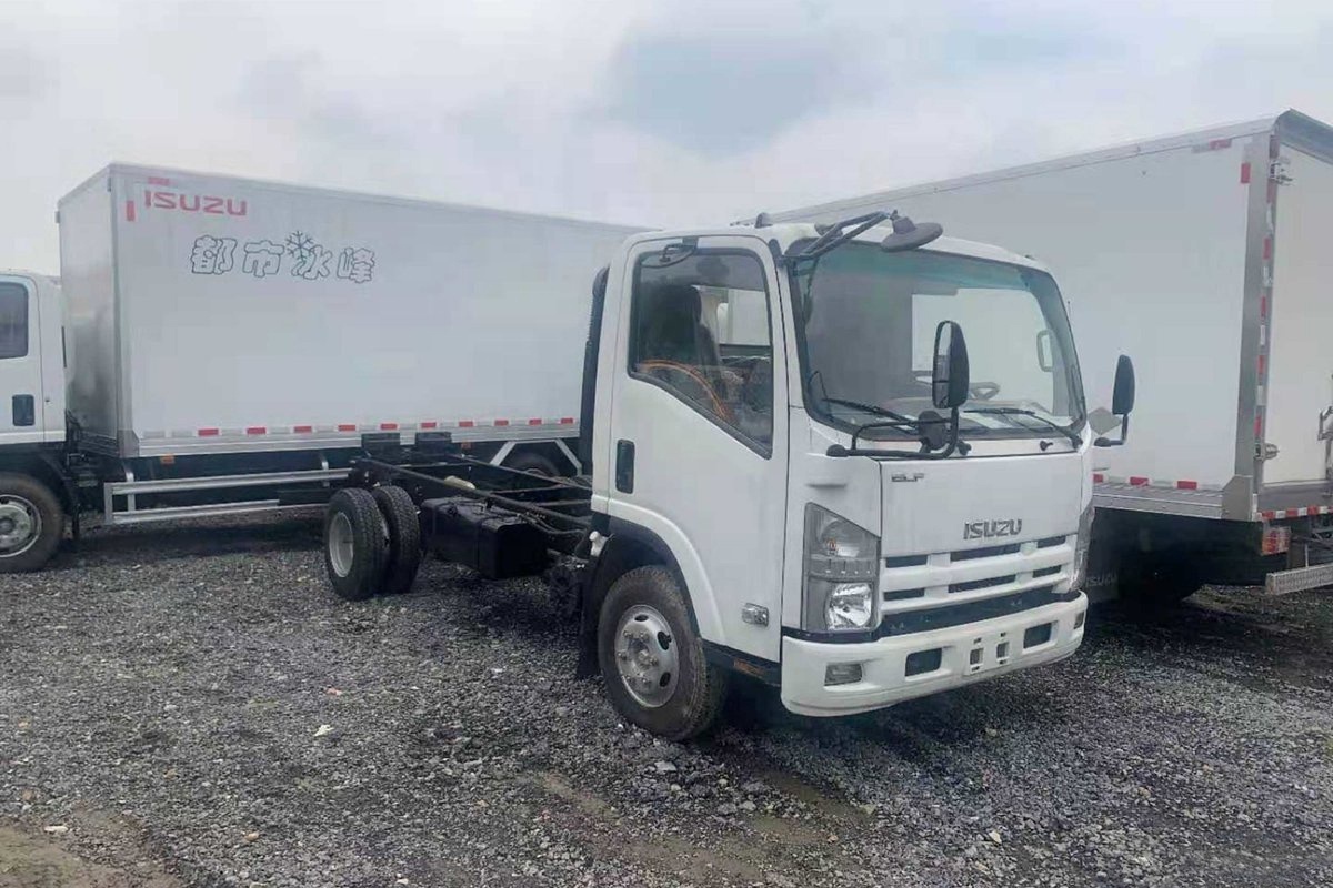 Isuzu 4x2 Light Cargo Truck Chassis 5Ton  Single Cab Small 4x2 Chassis Truck L/RHD AMT