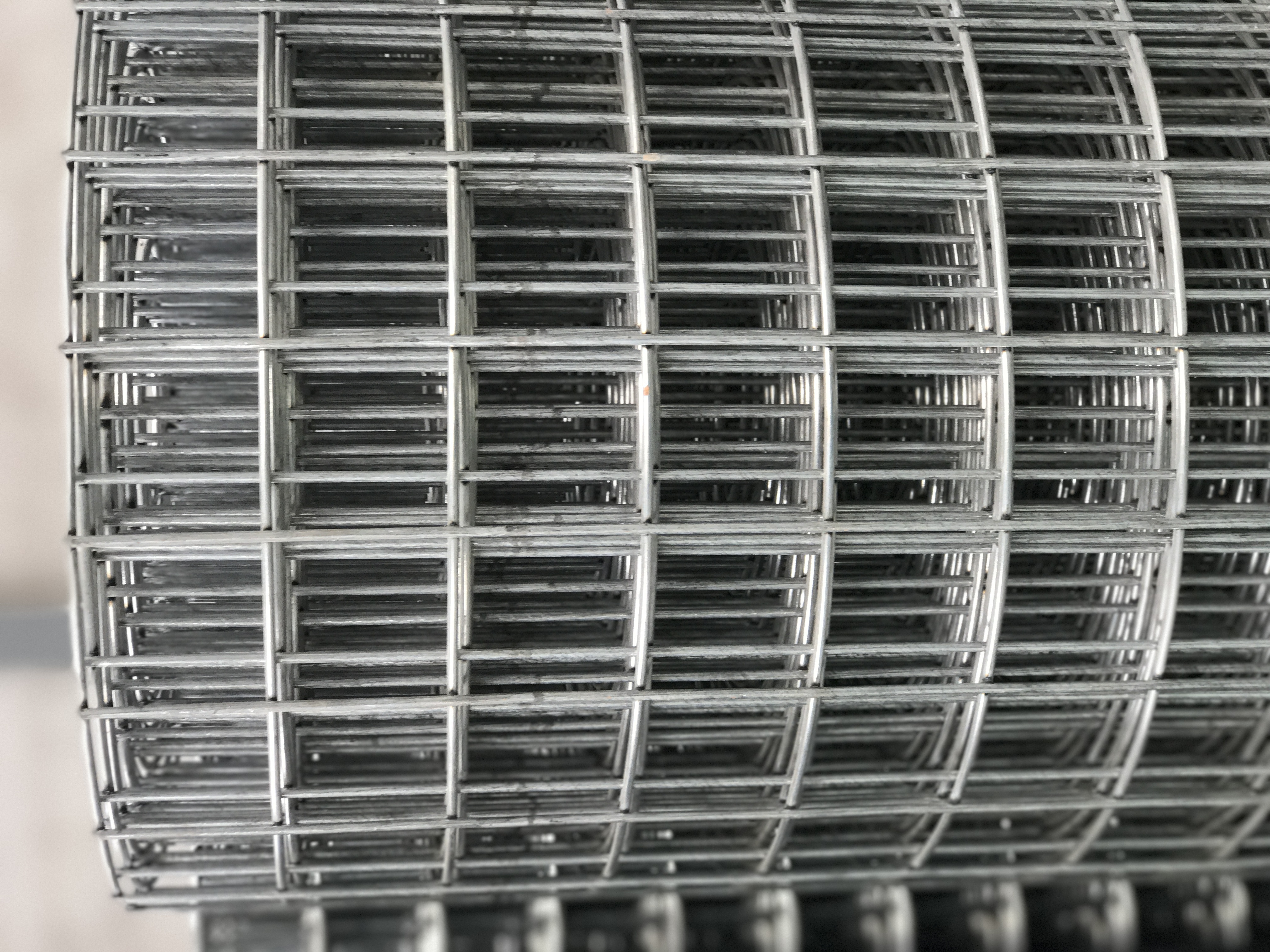 Manufacturer 8 gauge 10 gauge Galvanized welded wire mesh rolls