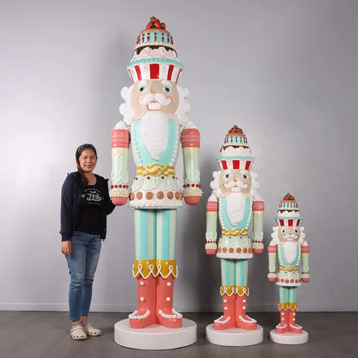 High Quality Resin Christmas Nutcracker Statue Large Fiberglass Christmas Nutcracker Soldier Statue