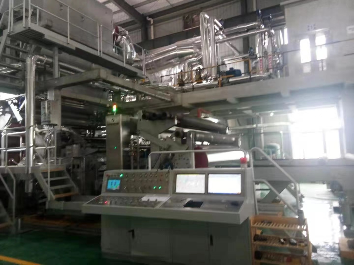 High yield crescent tissue toilet paper production equipment