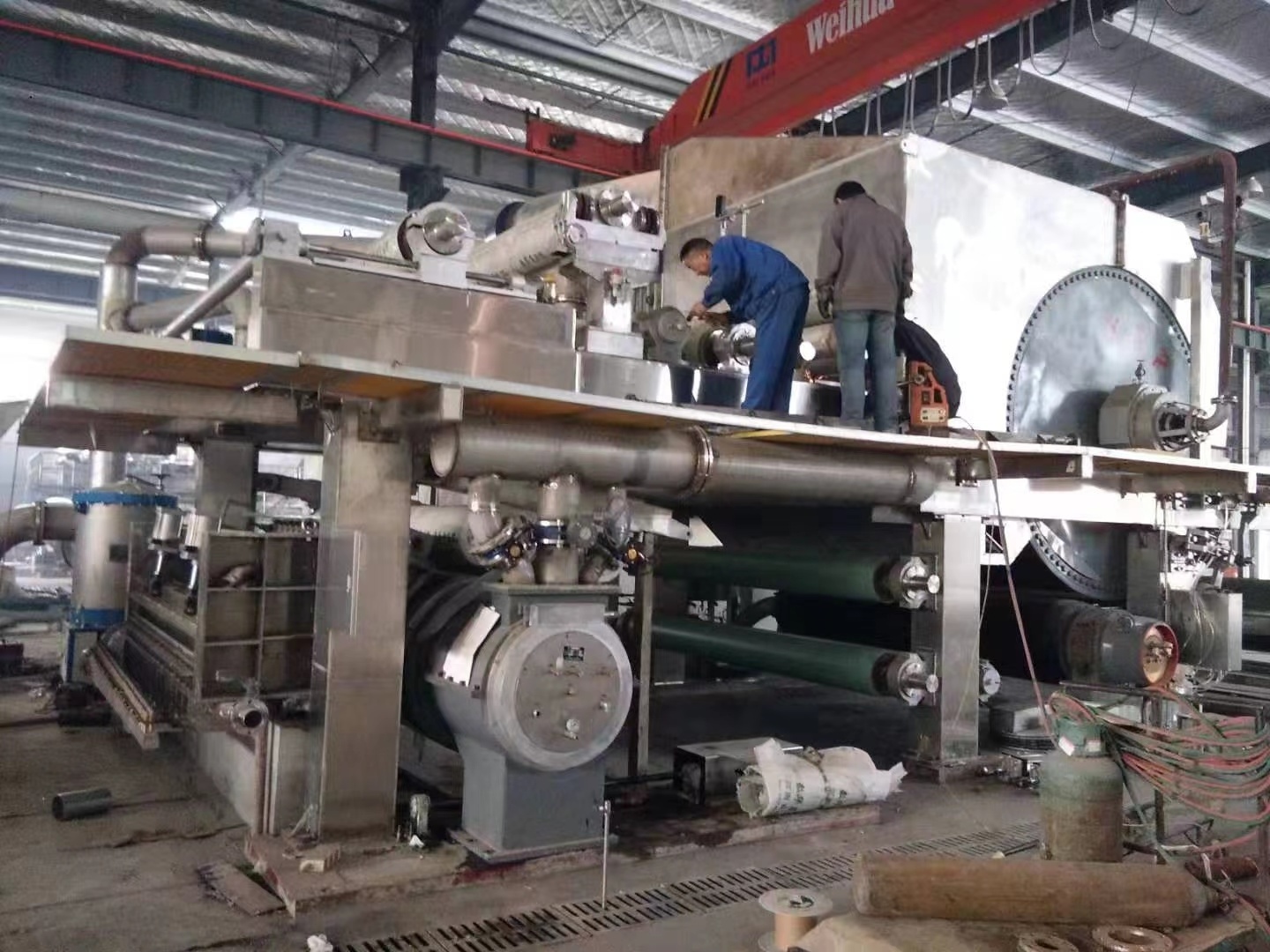 High yield crescent tissue toilet paper production equipment