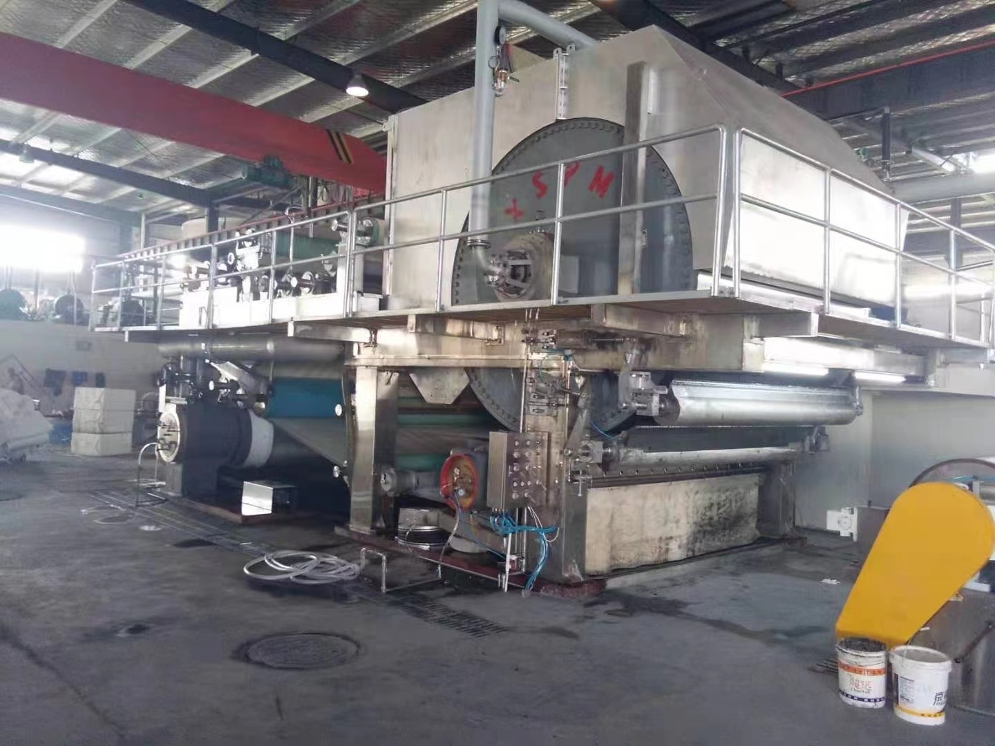 High yield crescent tissue toilet paper production equipment