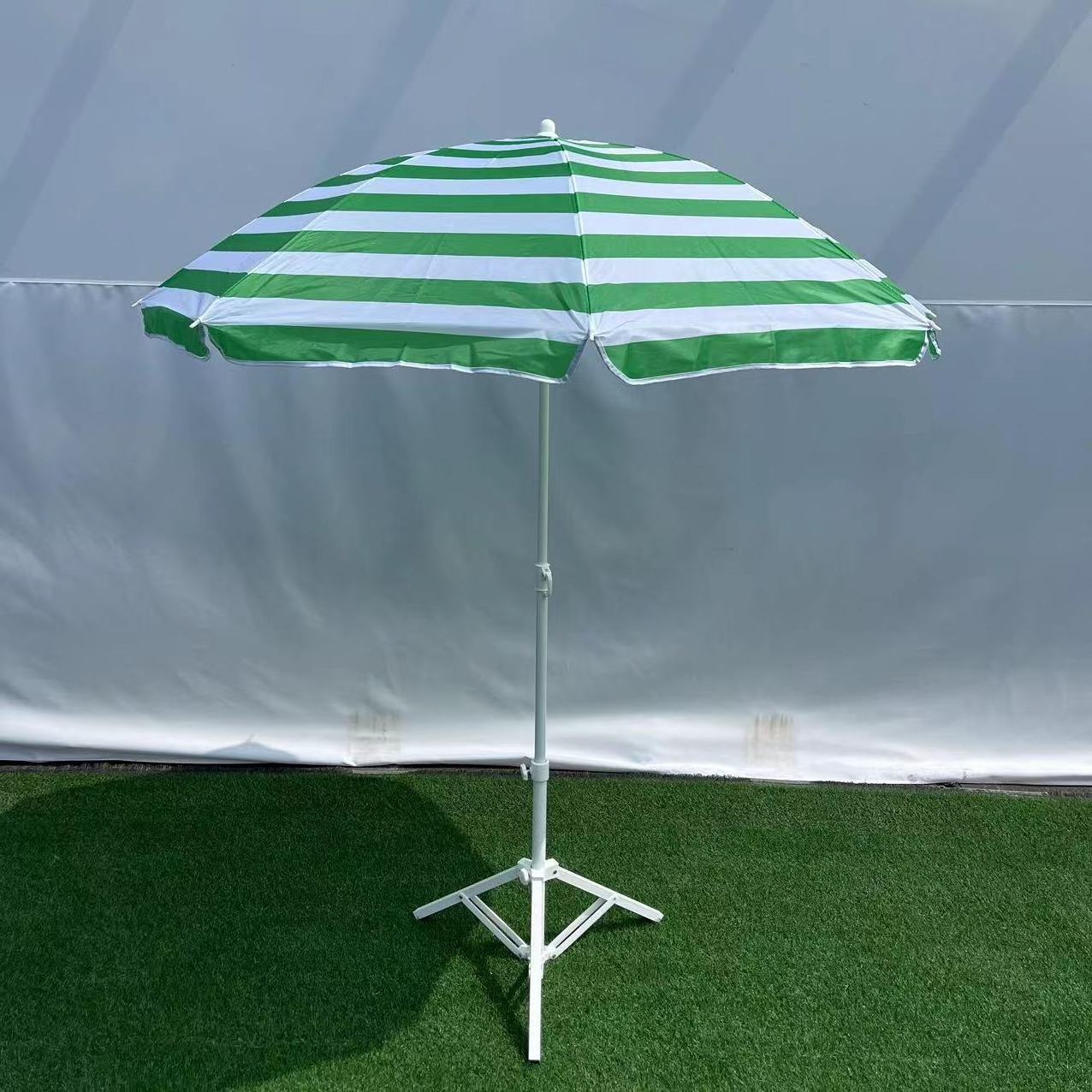 Factory direct sales inventory 1.6m green and white stripe shade beach umbrella outdoor garden sun umbrella with logo printing