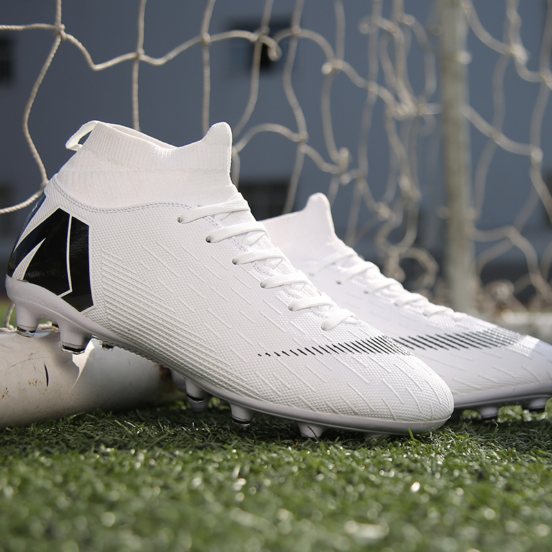 Cheap Price Football Accessories Boots Europe Private Label Artificial Grass Sports All White Spikes Fustal Soccer Shoes Stars