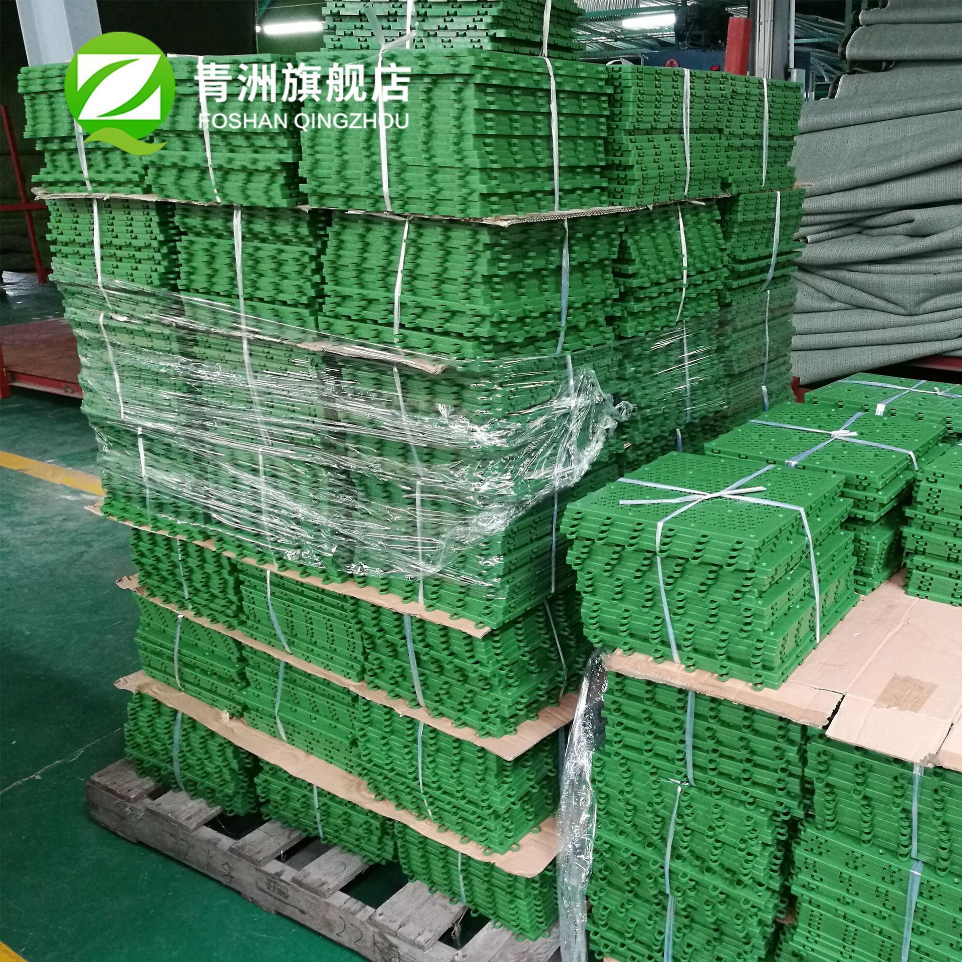 QINGZHOU SJB001 FOSHAN DIY outdoor synthetic turf tiles flooring carpet grass tiles artificial grass interlocking tiles