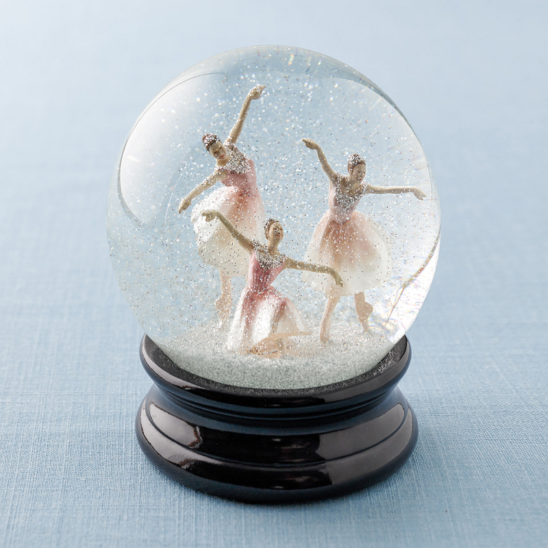 OEM Handmade Wholesale Water Balls Ballerina Snow Globe Polyresin Souvenir Gift Dancing Couple Snow Globe