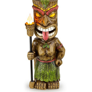 Wholesale Tiki Figurines Resin Tiki Statue Holding Solar Torch For Garden Lawn Patio Decoration