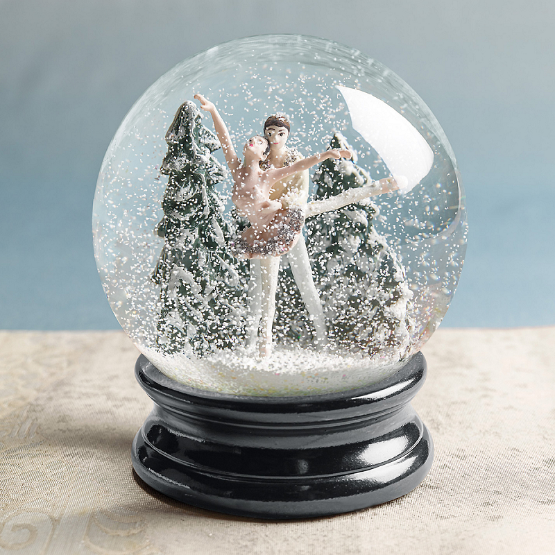 OEM Handmade Wholesale Water Balls Ballerina Snow Globe Polyresin Souvenir Gift Dancing Couple Snow Globe