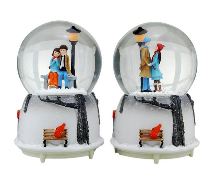 Wholesale Hotsale Snow Globe With Dancing Couple Light Crystal Snow Globe Music Box As Gift Clear Water Globe