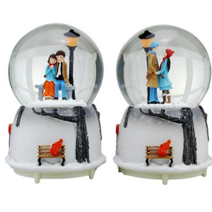 Wholesale Hotsale Snow Globe With Dancing Couple Light Crystal Snow Globe Music Box As Gift Clear Water Globe