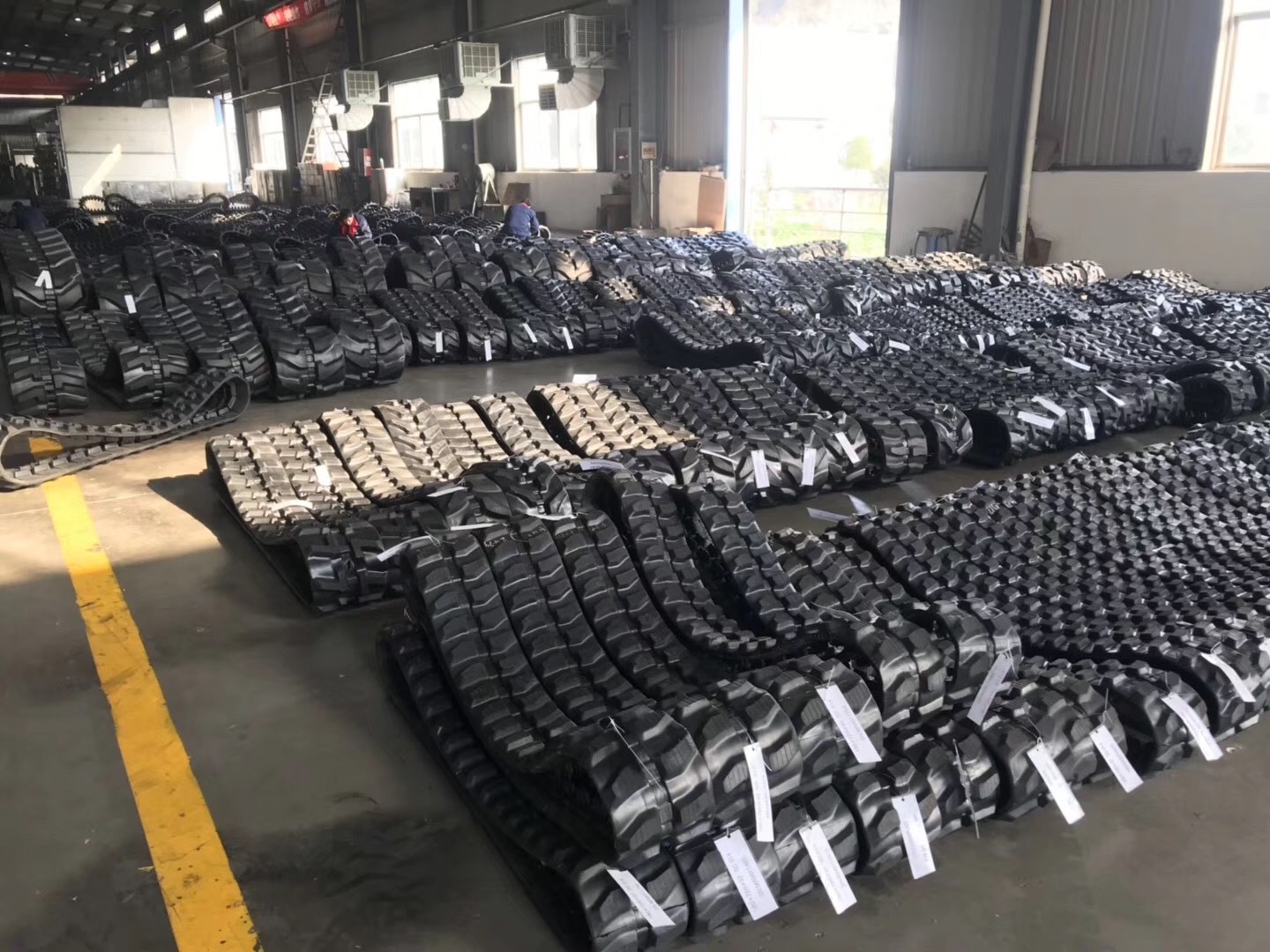 Hot 180*72*37 230*48*70 230*72*43 rubber tracks for skid steer loader trucks and excavator  rubber track carriage