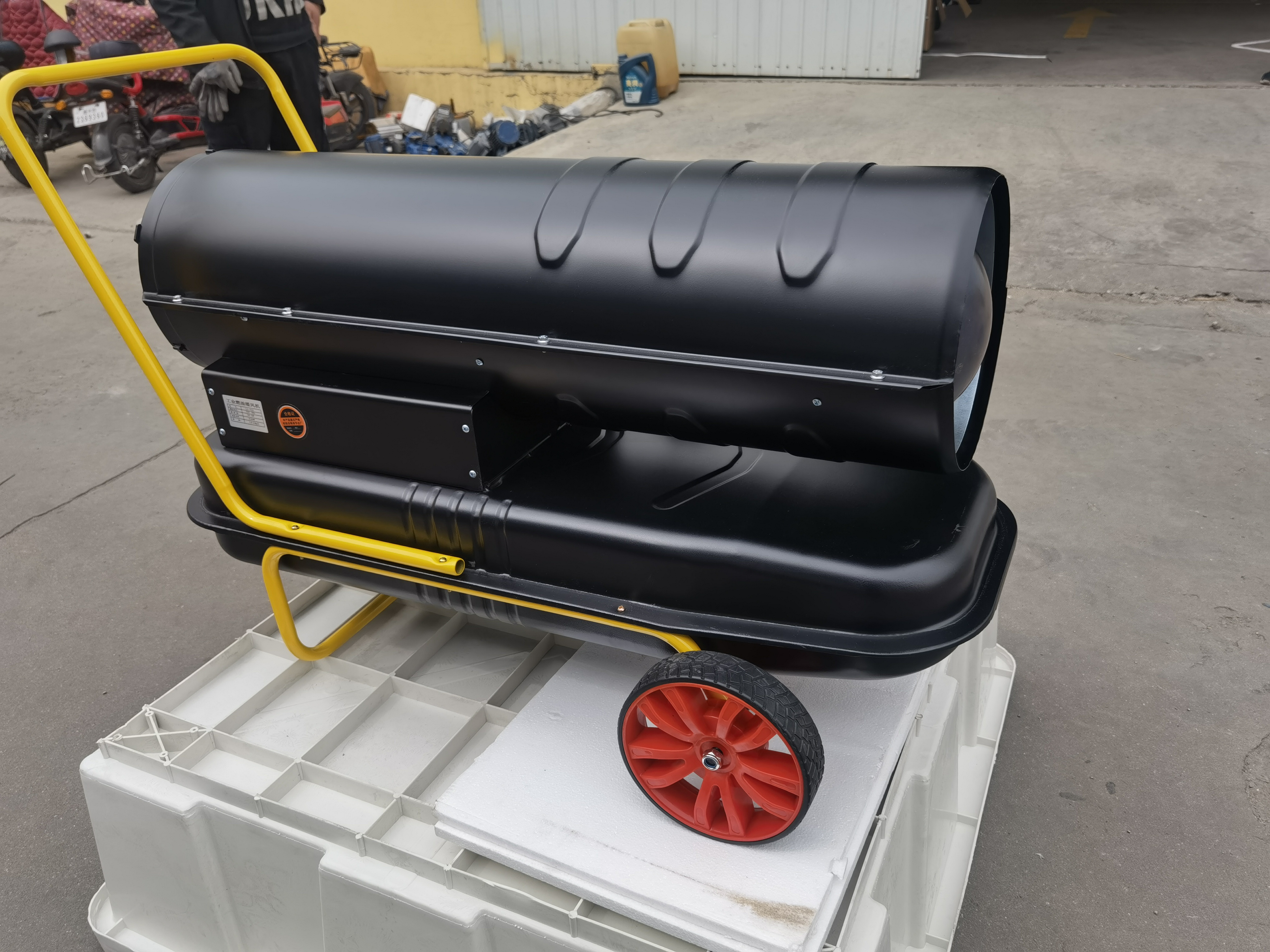 Warehouse Industry Wholesale Price Kerosene Fireplace 70KW Diesel Space Heater Low Consumption Outdoor