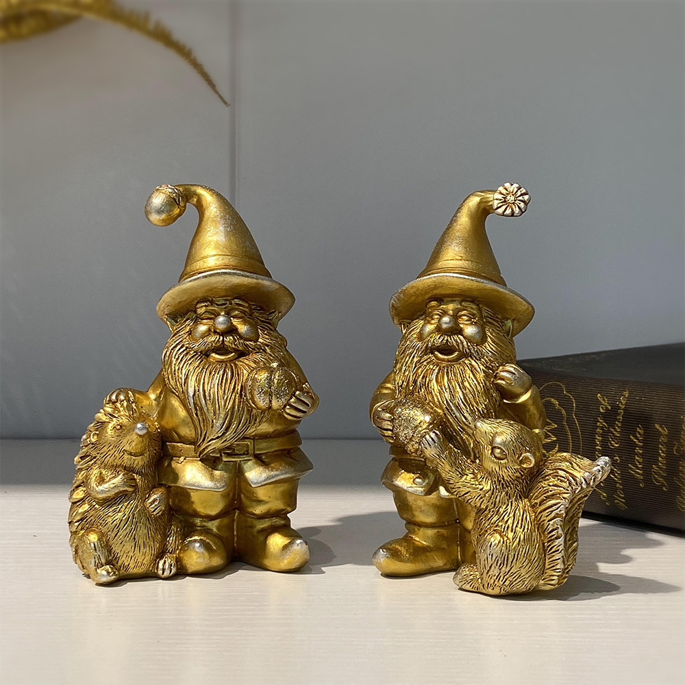 New design garden Gnome statue resin dwarf with hedgehog squirrel funny garden autumn decoration resin mold Christmas ornaments