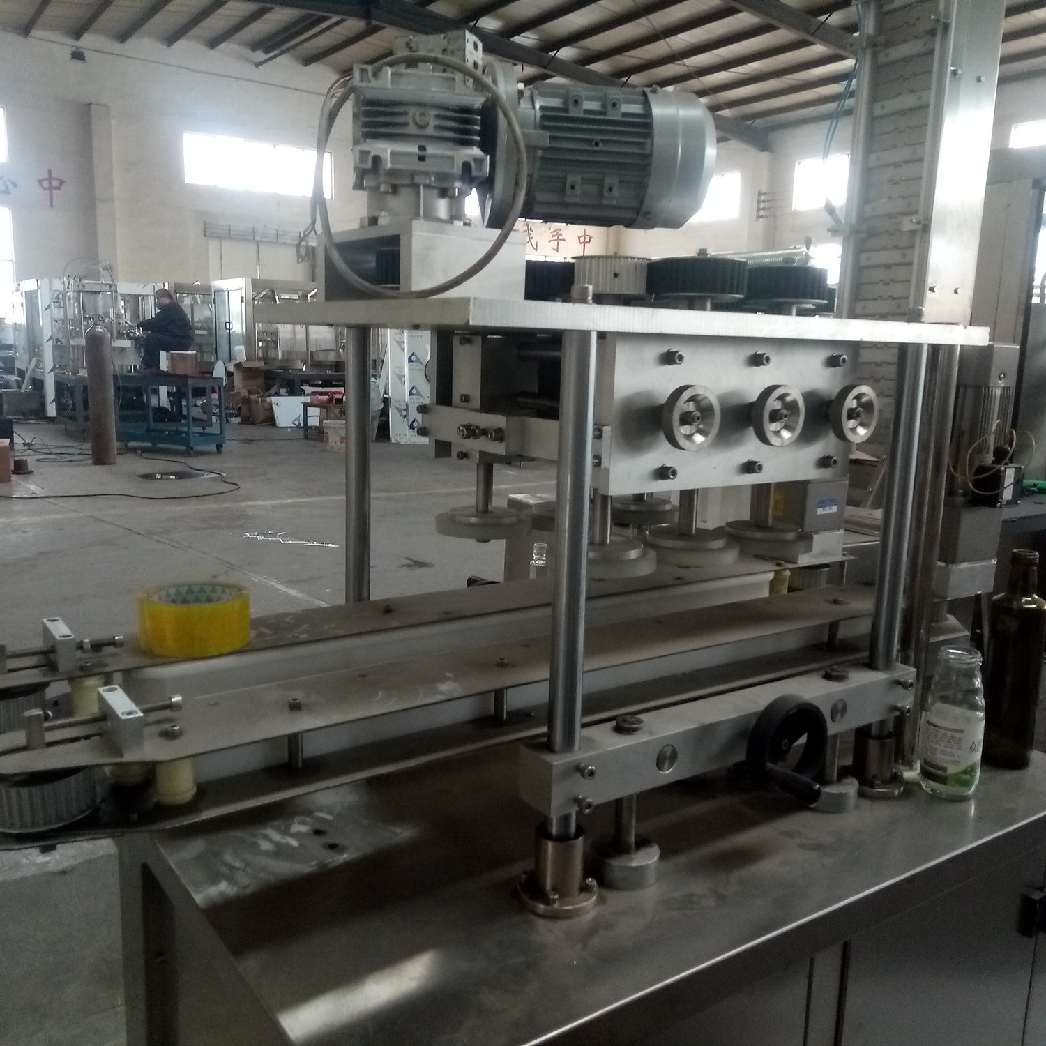 factory price fully automatic pet metal lid cap closure glass bottle jar screw capping machine price