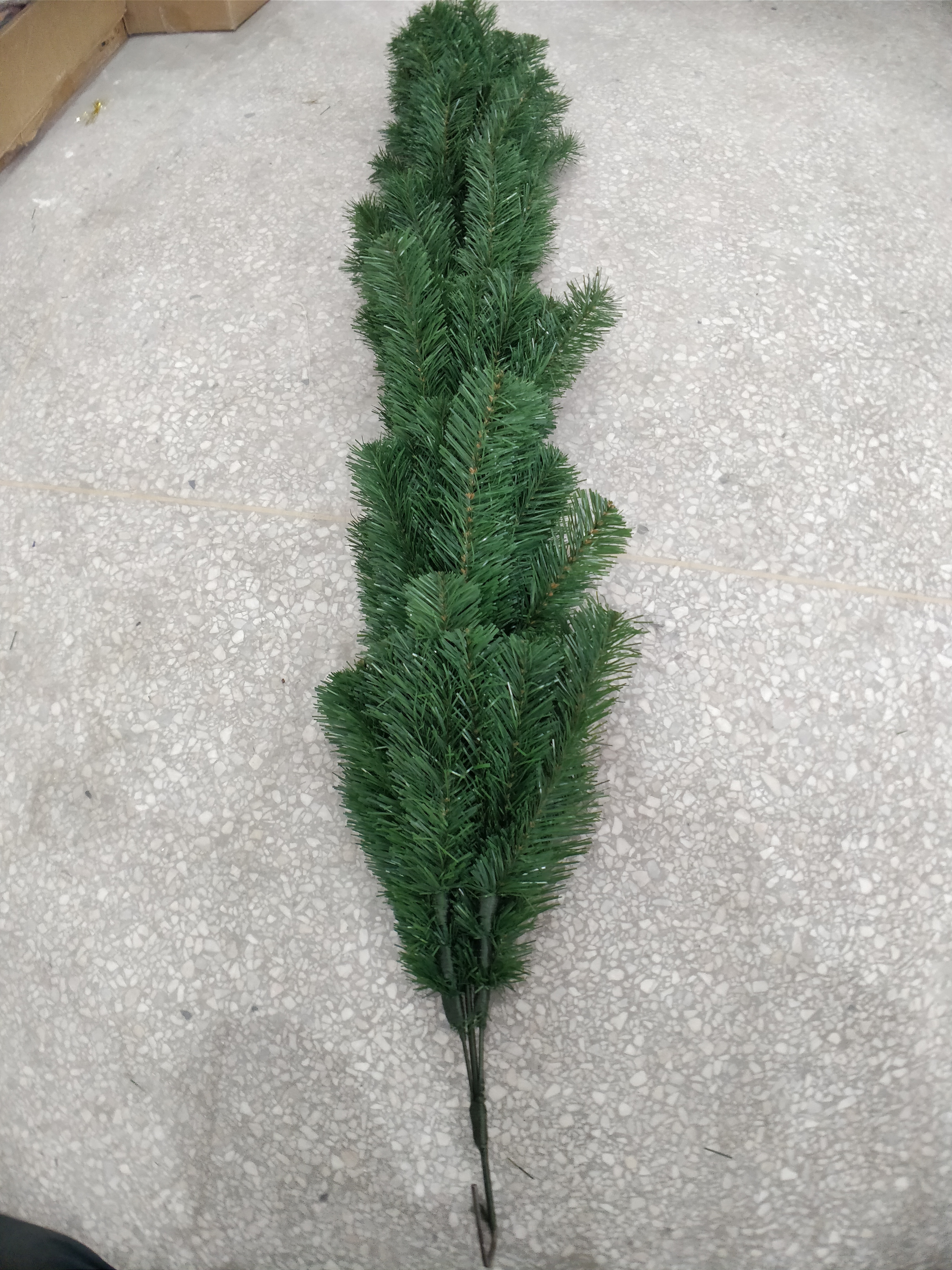 Factory direct supplier christmas tree pine branches