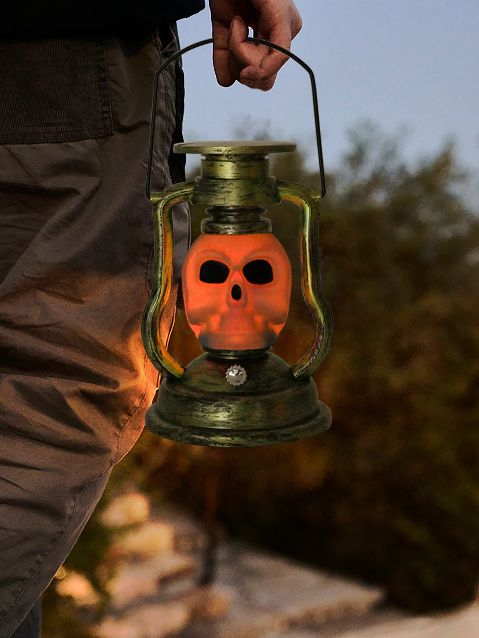 Outdoor Waterproof Solar Halloween Retro Lantern Creative Kerosene Lamp Party Decoration with LED Light Pumpkin Face for Camping