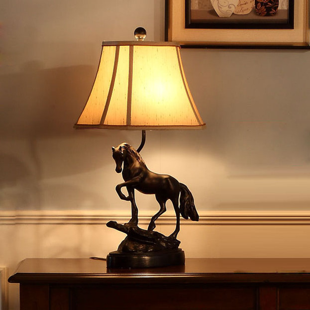 Latest Design Wholesale Simple  Horse Shape Antique Neoclassical  Copper Home Decoration Table Lamp Creative Resin Bedroom Light