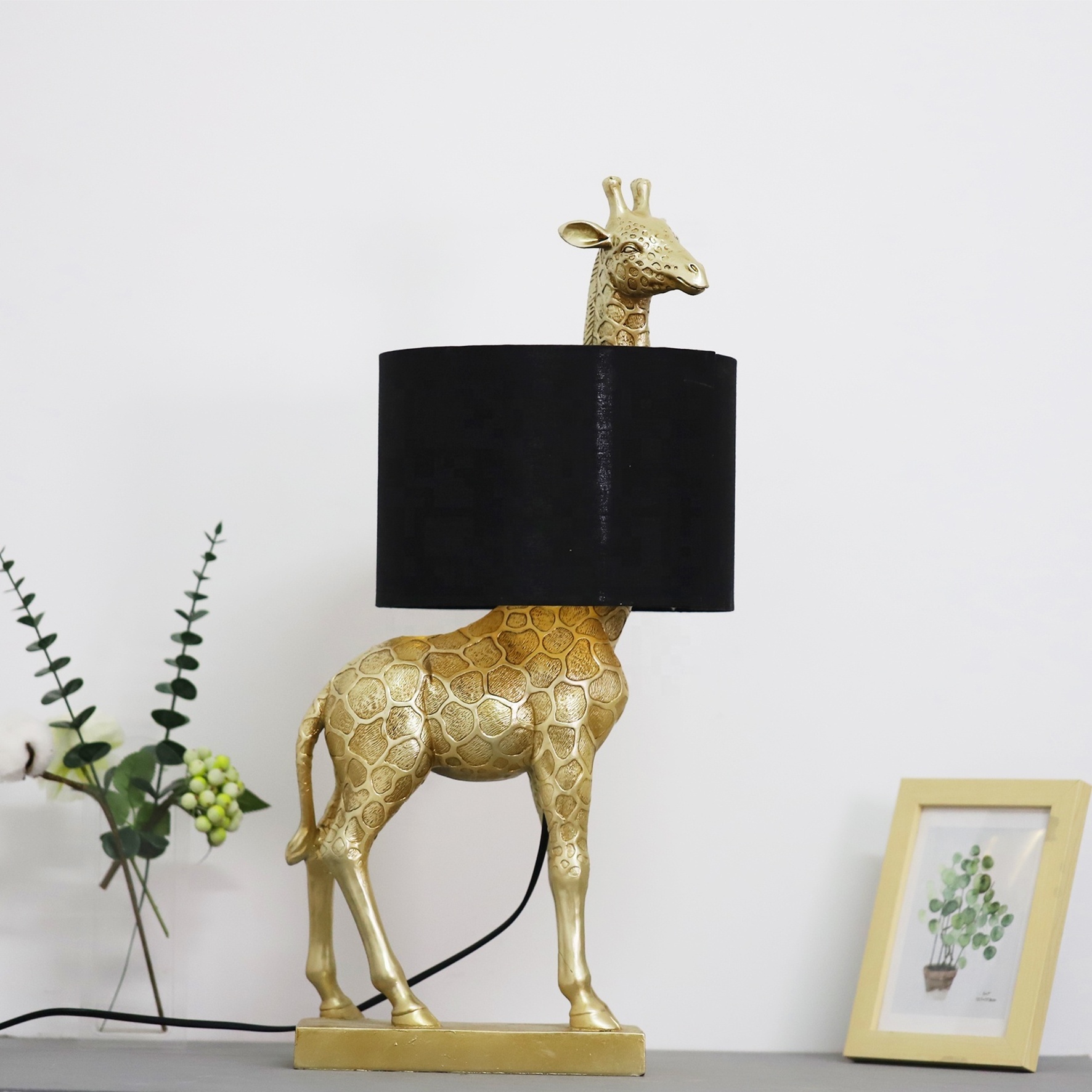 Europe style popular golden giraffe table lamp polyresin material lampshade hotel decor night light factory wholesale E27