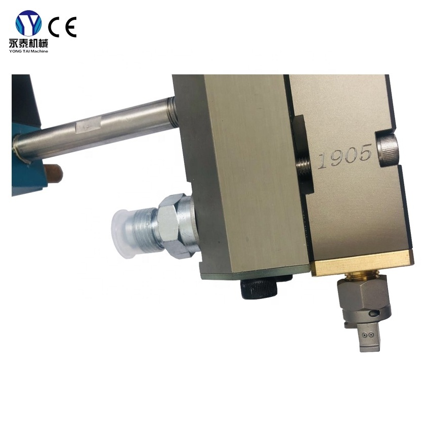 Hot melt glue striping automatic gun nozzle with stripping tip