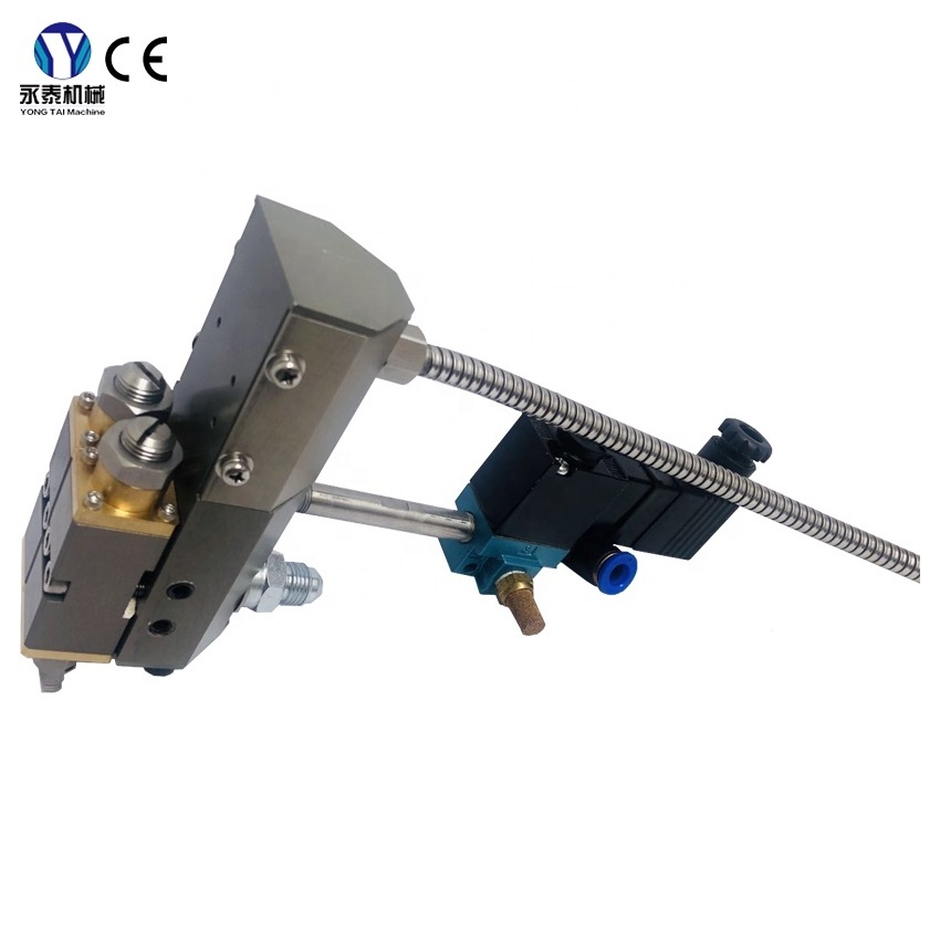 Hot melt glue striping automatic gun nozzle with stripping tip