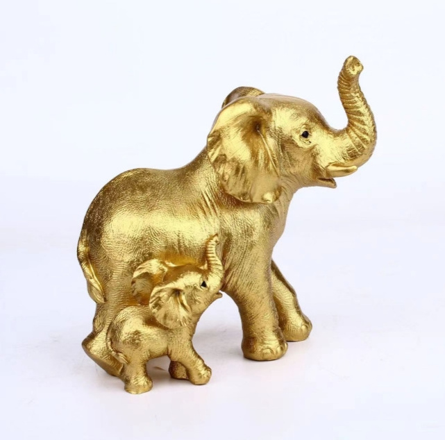 Resin gold mother-baby elephant artifacts decorate the statue