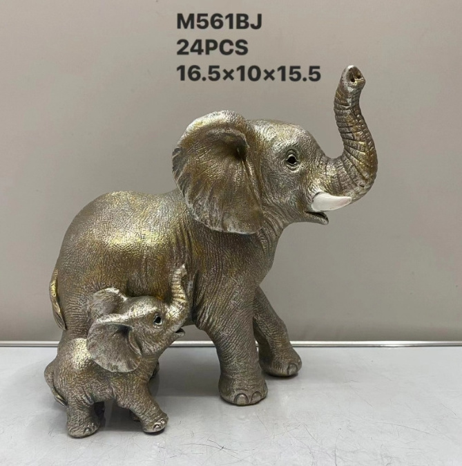 Resin gold mother-baby elephant artifacts decorate the statue