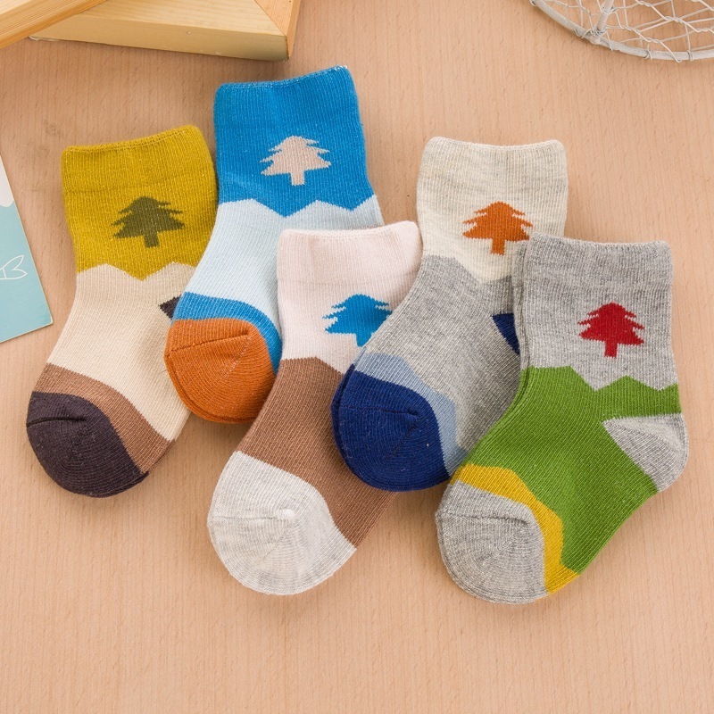 Factory wholesale autumn and winter cotton socks for boys and girls floor children's socks