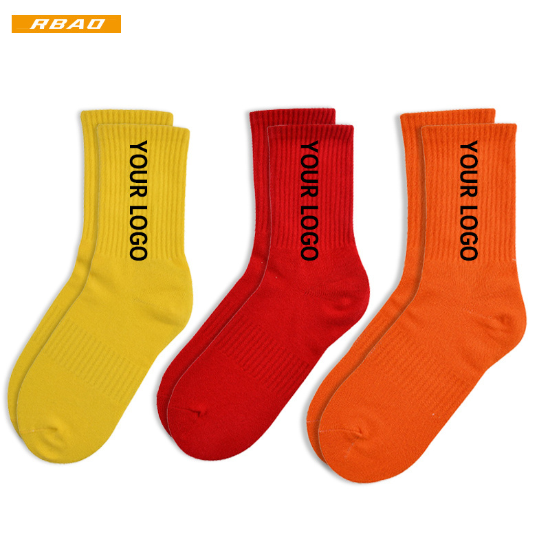 Wholesale high quality cotton running oem socks candy color calcetines al por mayor crew custom design men sport sock