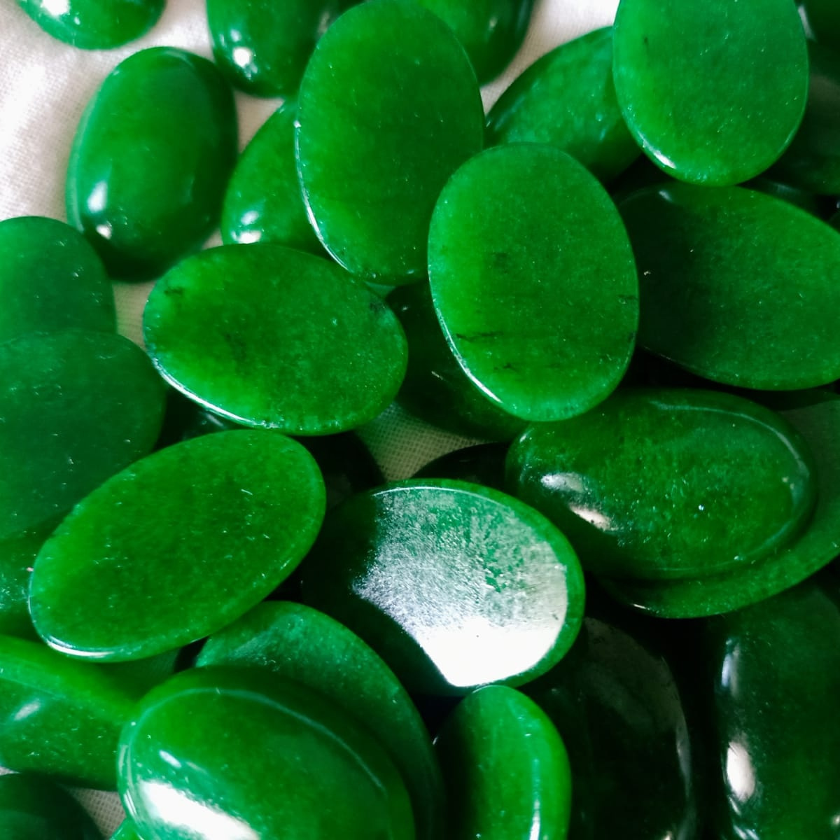 Natural Amazing gemstone Green onyx Oval Shape High And Semi precious quality natural stone loos gemstone also used for healing