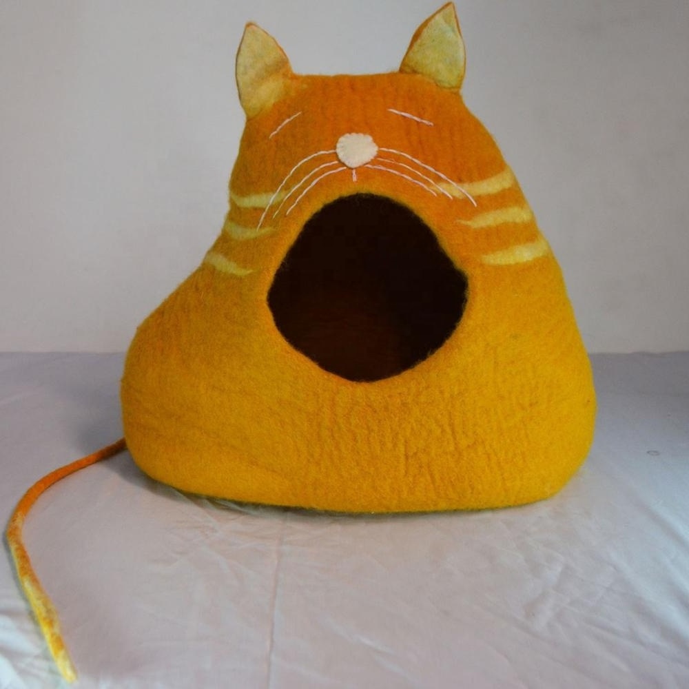 Handmade unique cat-shaped cat cave naturally made golden cat house organic and eco-friendly, sustainable and warm pet bed