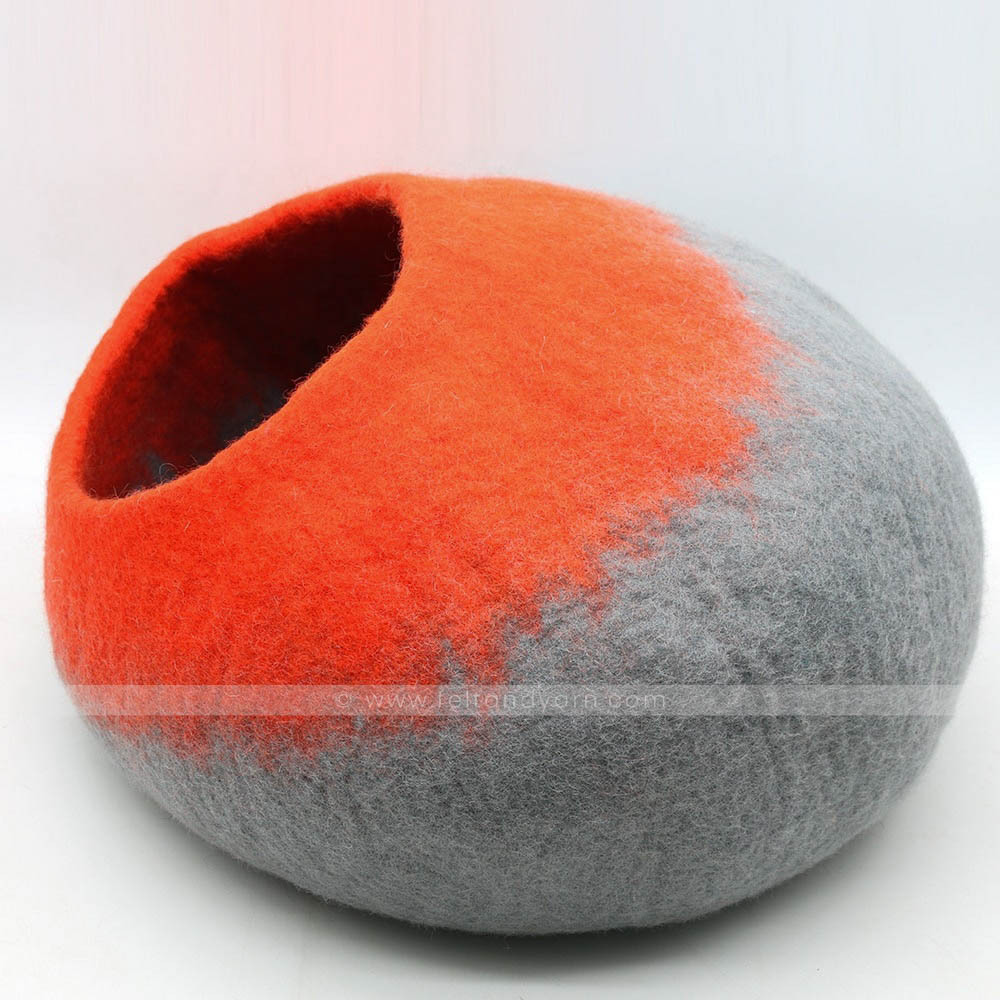 FY-CC-004 Double Colored Cat Cave Warm and Cozy Pet Bed Eco-friendly New Zealand Wool Felted by Skilled Women Artisan from Nepal