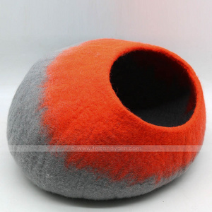 FY-CC-004 Double Colored Cat Cave Warm and Cozy Pet Bed Eco-friendly New Zealand Wool Felted by Skilled Women Artisan from Nepal