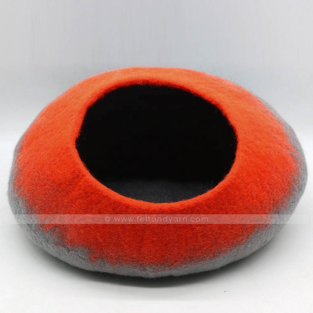 FY-CC-004 Double Colored Cat Cave Warm and Cozy Pet Bed Eco-friendly New Zealand Wool Felted by Skilled Women Artisan from Nepal